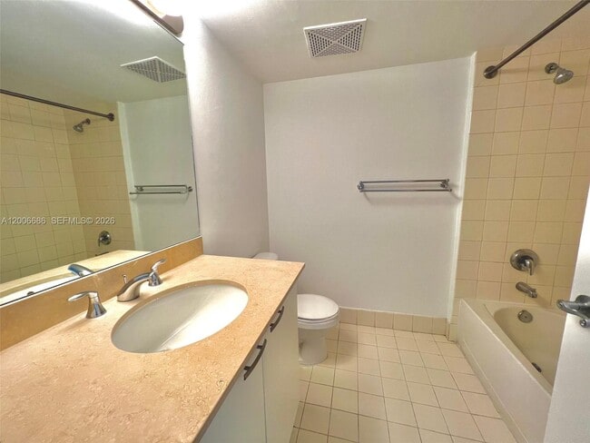 Building Photo - 2101 Brickell Ave