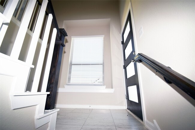 Building Photo - 9442 Starlight Oak Dr