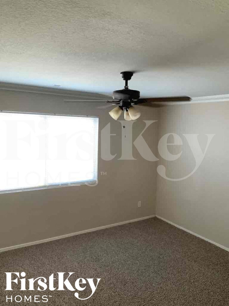 Building Photo - 4128 W Solar Dr