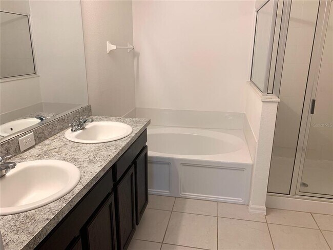 Building Photo - 4848 Rockvale Dr