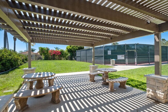 Building Photo - Newly Renovated and Furnished Ocean View Home!