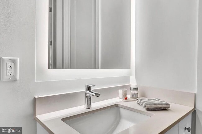 Building Photo - 6803 Cameron Dr NW