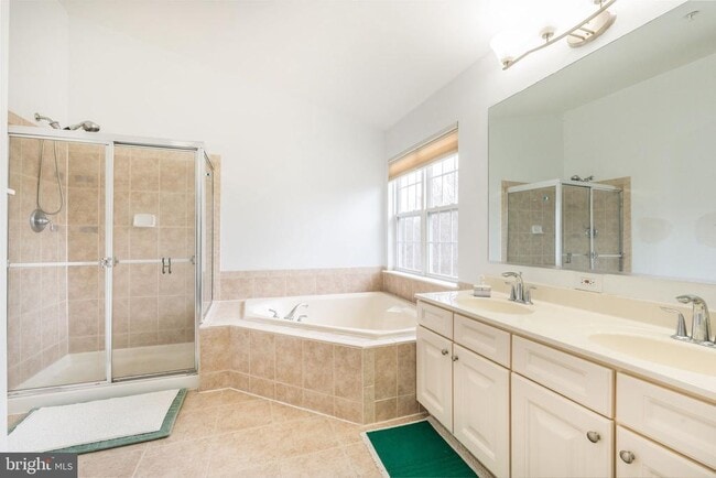 Building Photo - 13102 Ogles Hope Dr