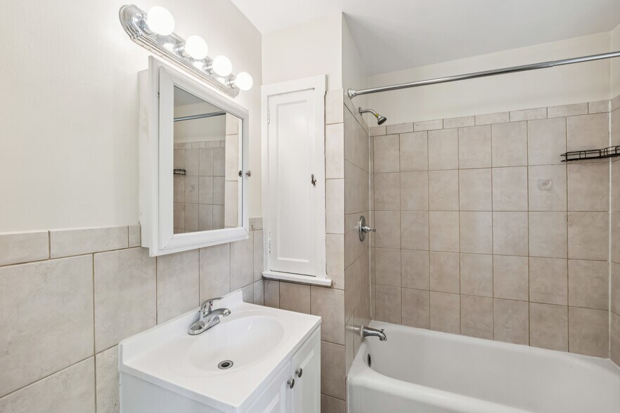 Building Photo - 7504 Hopkins Ave