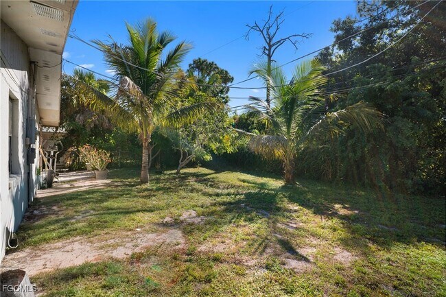 Building Photo - 1706 Cypress Dr