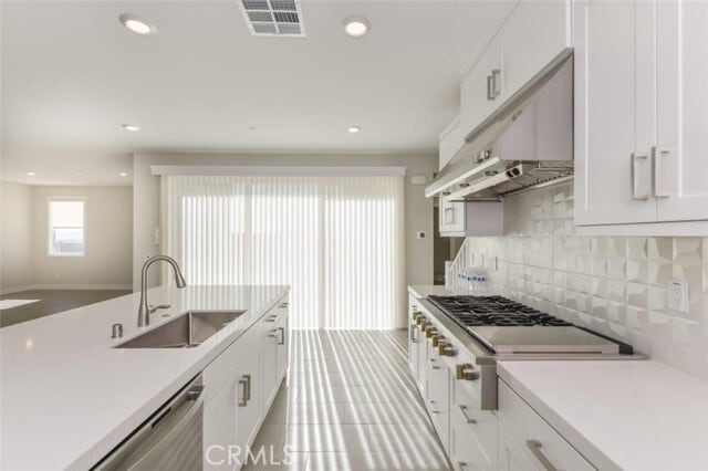 Building Photo - 132 Chorus