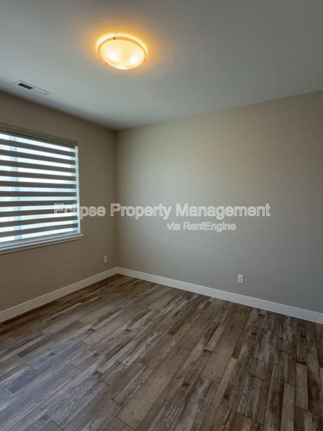 Building Photo - 679 Eadin Ln