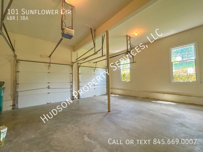 Building Photo - 101 Sunflower Cir