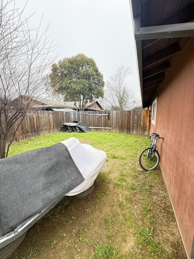 Building Photo - "Charming 2-Bed Duplex in Rancho Cordova – 1,110 Sq Ft of Comfort!"