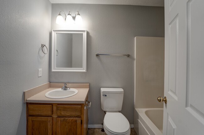 Building Photo - 324 Grant Springs Dr