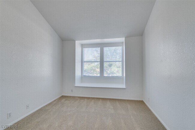 Building Photo - 4012 Grasmere Ave