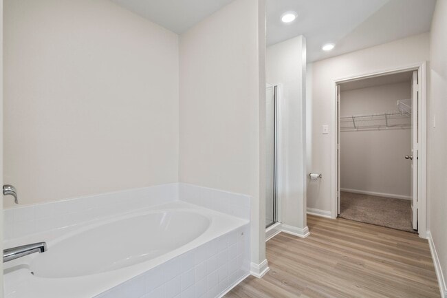 Building Photo - 15231 Central Lakes Dr