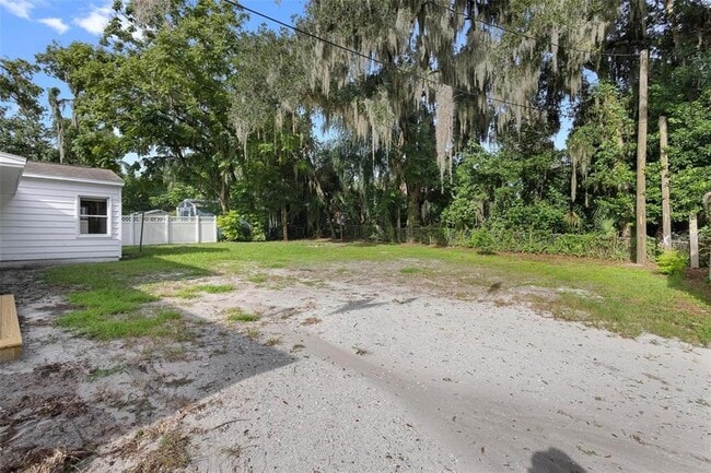Building Photo - 605 N Amelia Ave