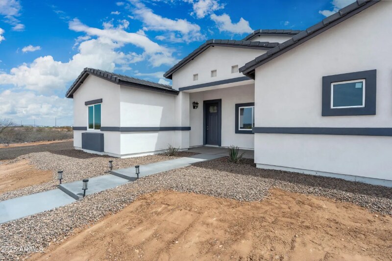 Building Photo - 38167 W San Juan Ave