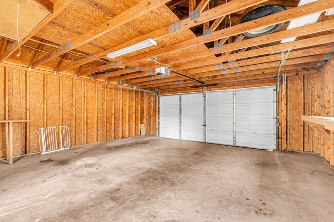 Building Photo - 16 Bushwood Dr