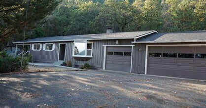 Building Photo - 3 bed 2 bath Single Family Home for Rent in Grants Pass