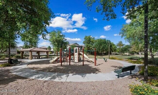 Building Photo - 2138 W Marconi Ave