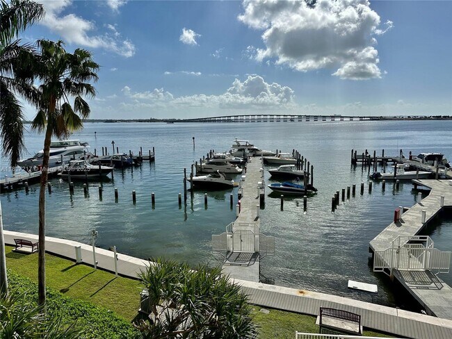 Building Photo - 1581 Brickell Ave