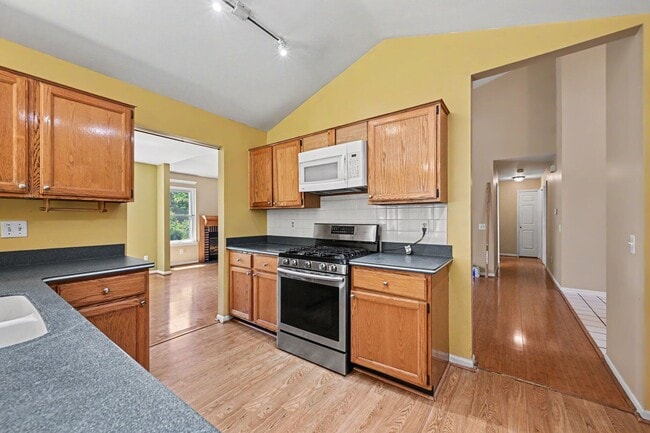 Building Photo - 47186 Scarlet Dr S
