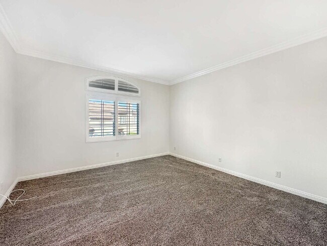Building Photo - Discover the Essence of Luxury Living in V...