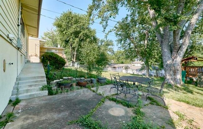 Building Photo - 10531 Fabick Dr