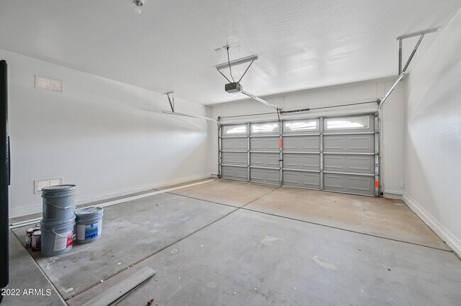 Building Photo - 4240 E Augusta Ave