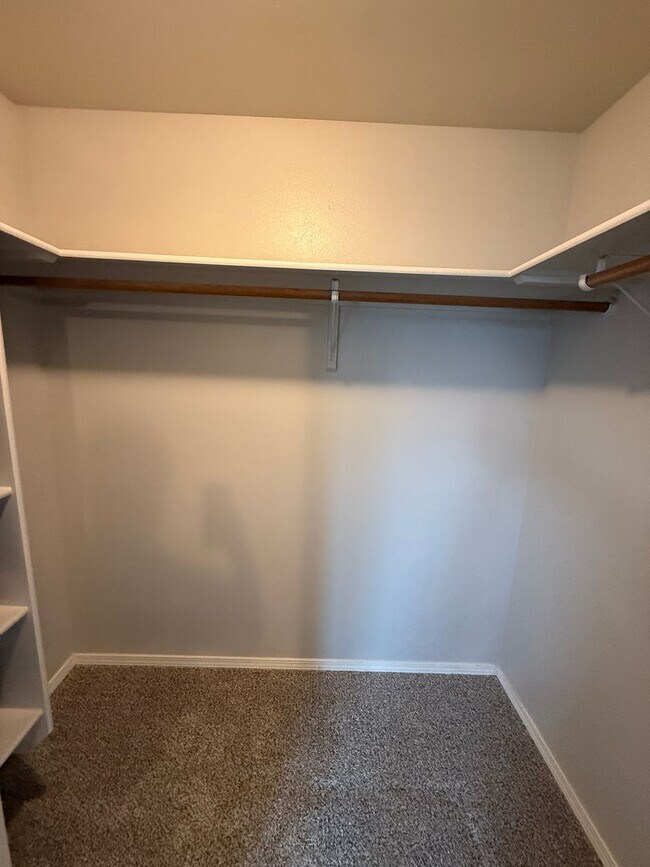 Building Photo - Brand New Floors! 3 Bed, 2.5 Bath Single Family Home