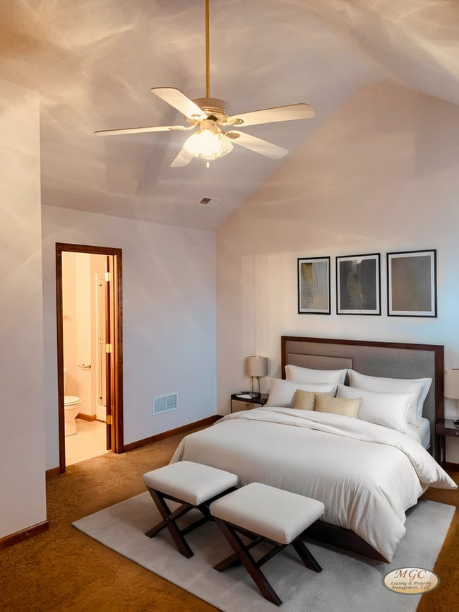 Building Photo - Spacious Raymore Townhome in Prime Remington Village Location