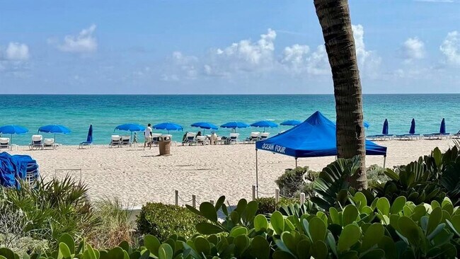 Building Photo - 17201 Collins Ave