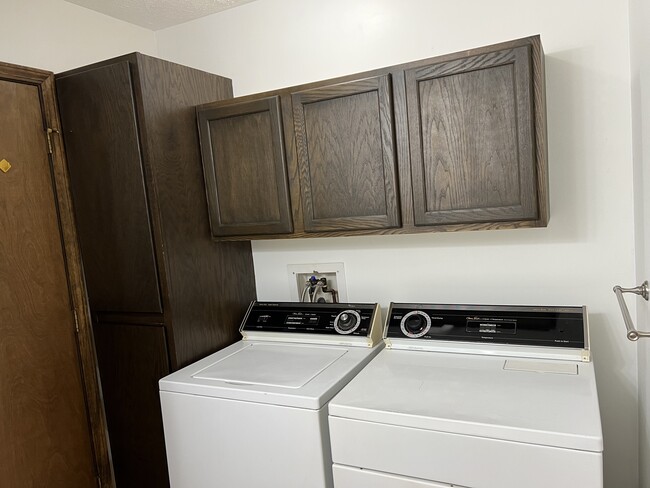 Building Photo - 846 Willow Dr