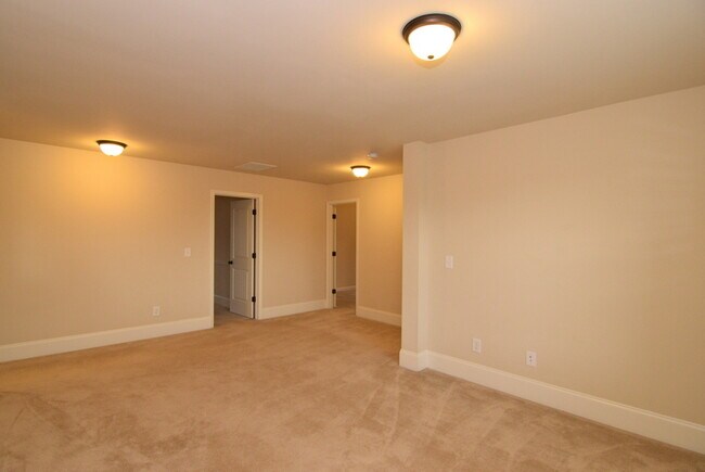 Building Photo - Huge 5 Bed/4 Bath Home Near Ft. Gordon