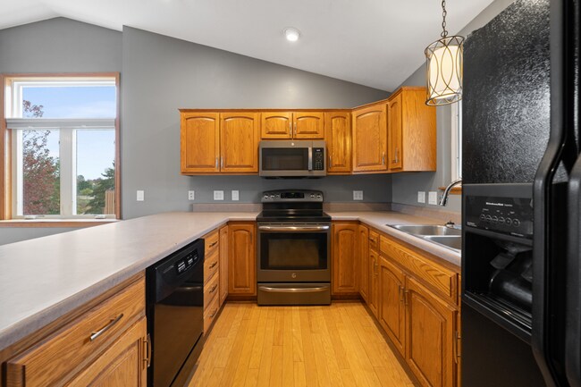 Building Photo - 1202 E 61st St