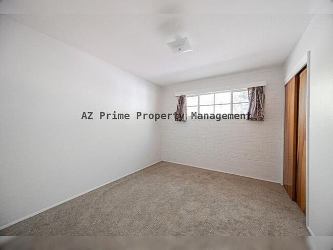 Building Photo - 530 W 15th St