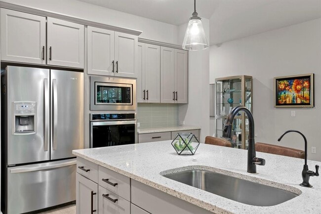 Building Photo - 408 S Matanzas Ave