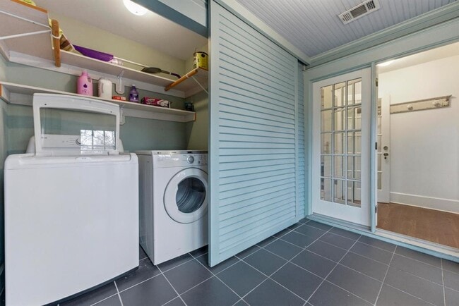 Building Photo - 1601 Alta Vista Ave