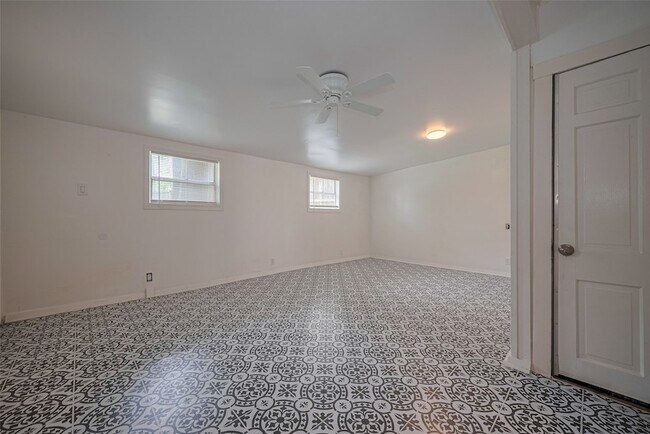 Building Photo - 5513 Fairdale Ln