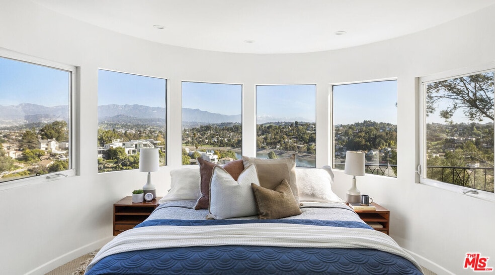 Building Photo - 1850 San Jacinto St