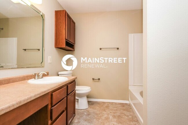 Building Photo - 3 Bedroom Pet-Friendly Home in Indianapolis, IN with Main Street Renewal
