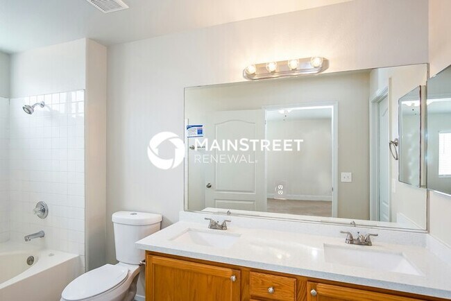 Building Photo - 3 Bedroom Pet-Friendly Home in North Las V...