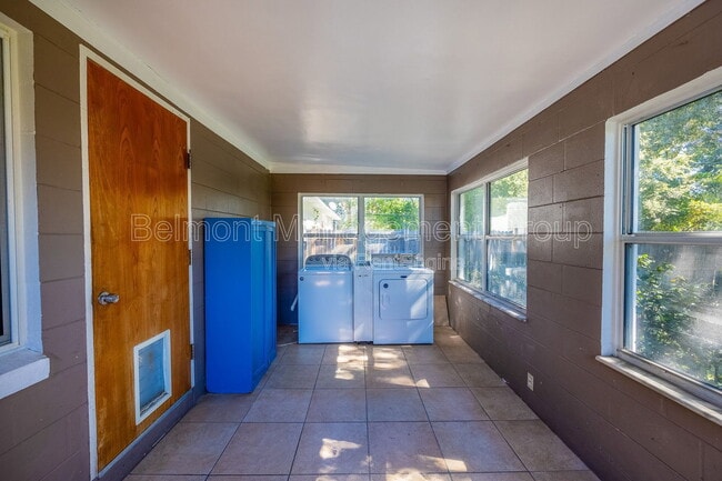 Building Photo - 1028 Canovia Ave