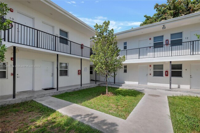 Building Photo - 1710 NW 1st Ct