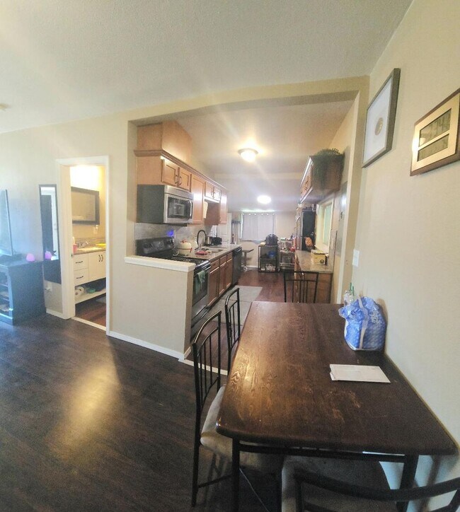 Building Photo - 3Bdrm Affordable, Quiet and Washer-Dryer Inside!