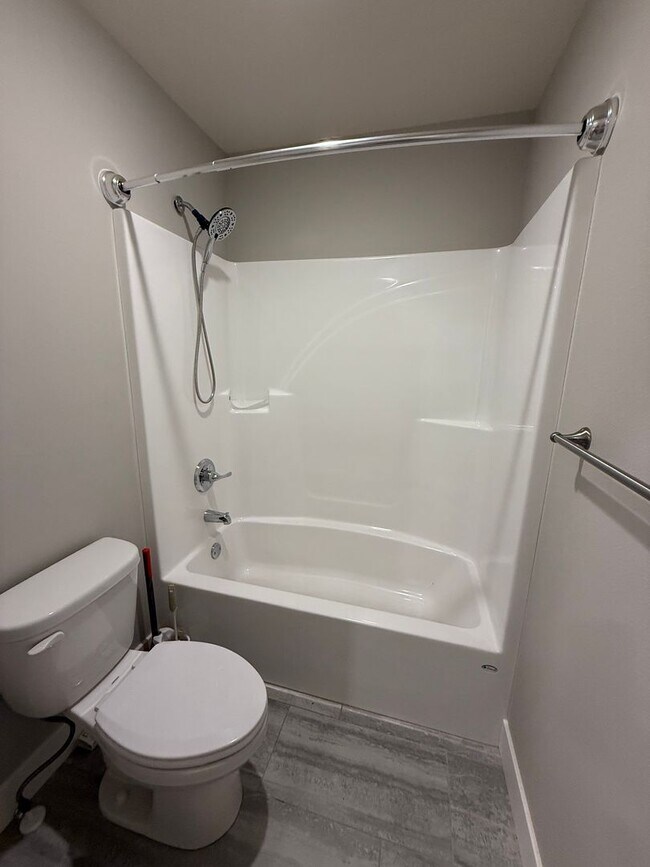 Building Photo - ****MOVE-IN SPECIAL**** Gorgeous 4Bedroom ...