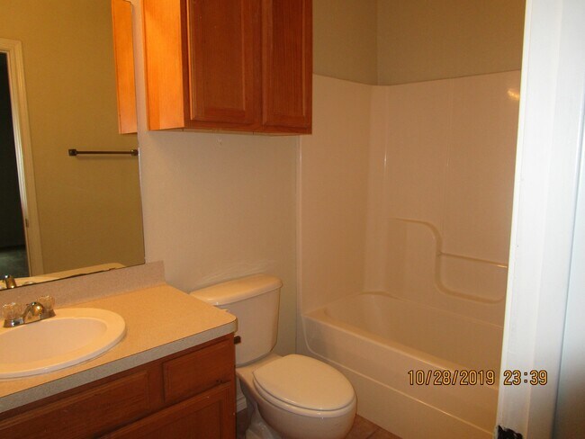 Building Photo - College Station - Spacious 3 bedroom/ 3 bath duplex off Graham Rd