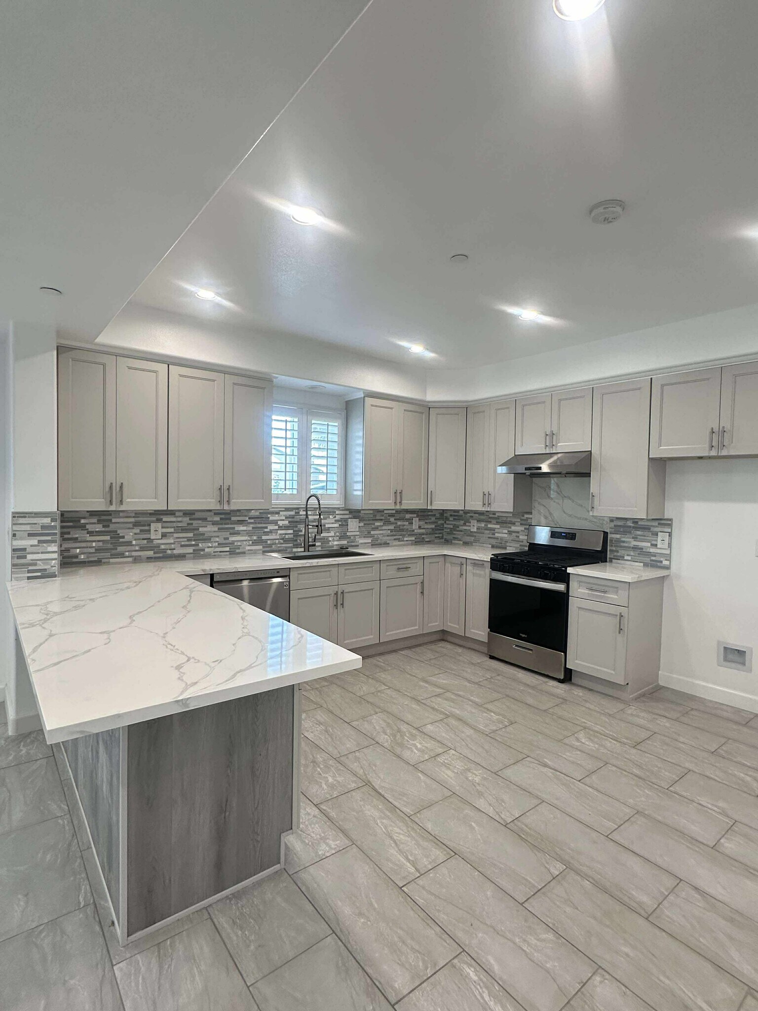 Building Photo - 3832 Temple City Blvd