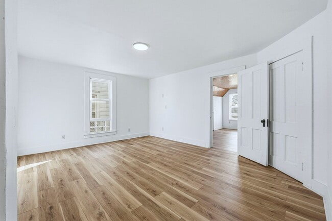 Building Photo - Newly Updated 3-Bedroom Home with Modern U...