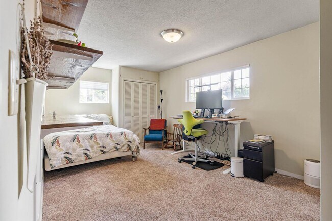 Building Photo - Charming 3-bdrm/2-bath Mid-Century ranch—A...