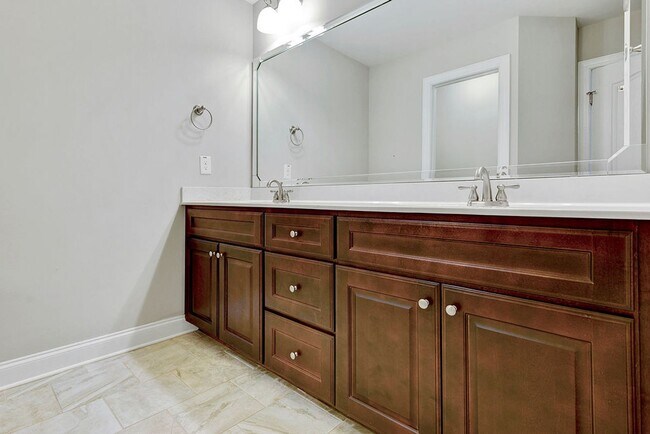 Building Photo - MOVE IN READY! – Gorgeous 4BR/4BA Townhome in Villages of Apex, 1 mile to DT Apex!