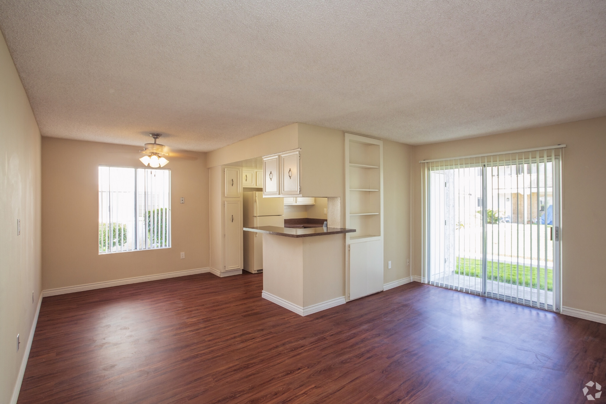 1 BR, 1 BA - 701 SF - Casa La Mesa