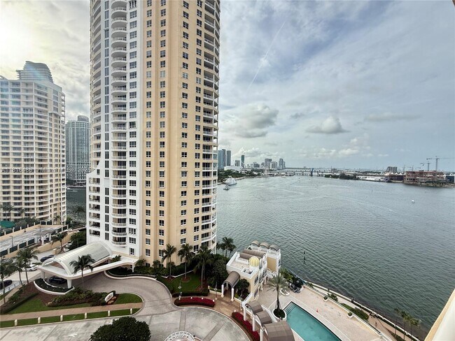 Building Photo - 808 Brickell Key Dr